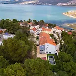 Ivanovi Dvori * Benkovac