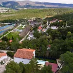 Ivanovi Dvori Vila *