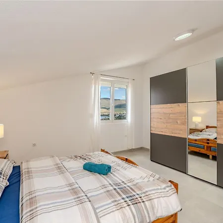 Ivanovi Dvori * Benkovac