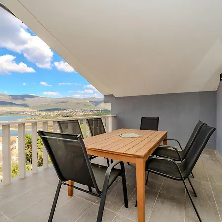 Ivanovi Dvori Villa *