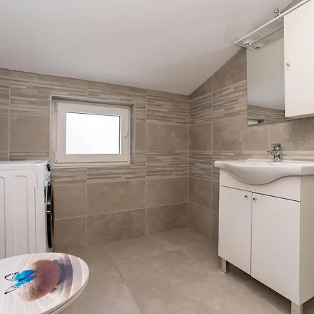 Ivanovi Dvori * Benkovac