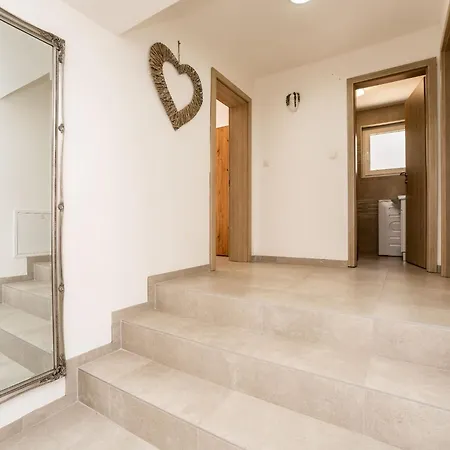 Villa Ivanovi Dvori *