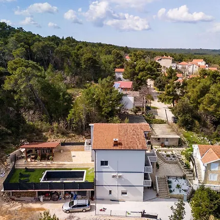 Villa Ivanovi Dvori *