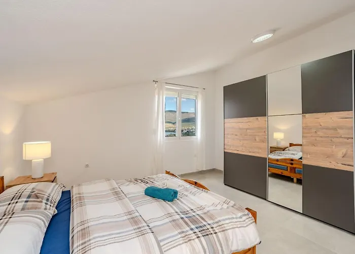 Ivanovi Dvori * Benkovac