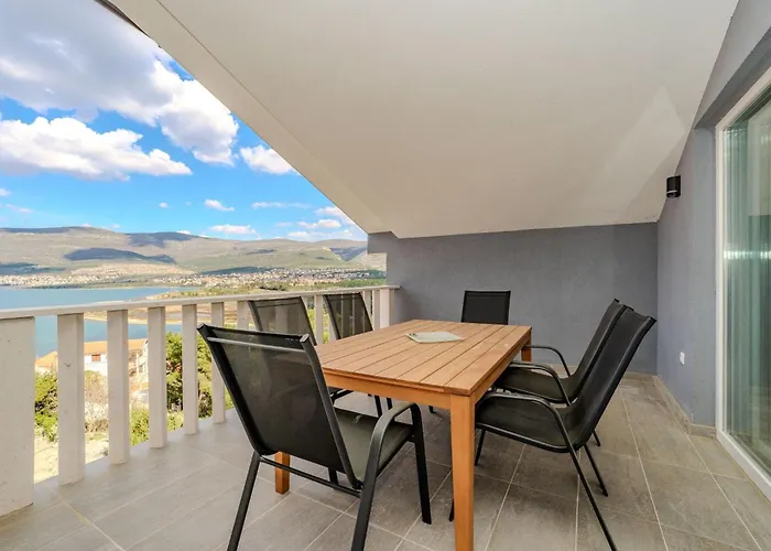 Ivanovi Dvori Villa *