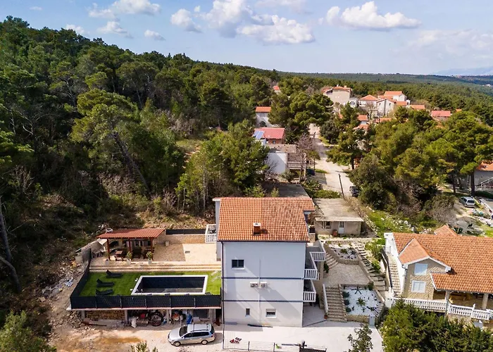 Villa Ivanovi Dvori *