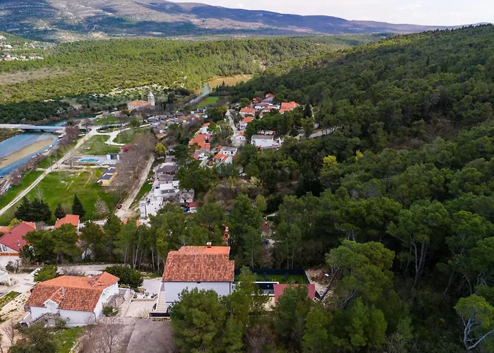 Ivanovi Dvori