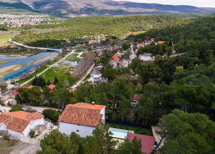 Ivanovi Dvori Villa *