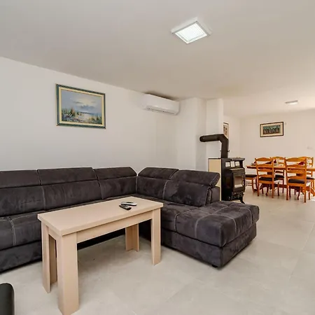 Ivanovi Dvori بنكوفاتش