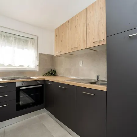 فيلة Ivanovi Dvori *