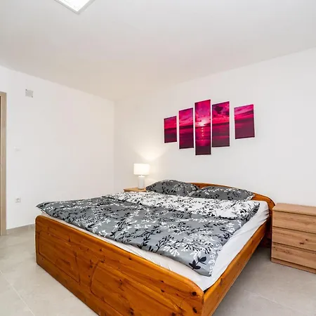 Ivanovi Dvori فيلة