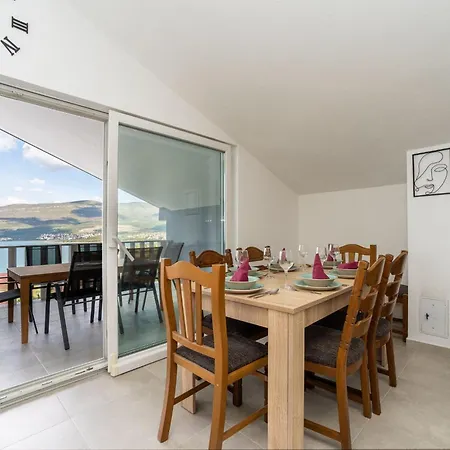 فيلة Ivanovi Dvori