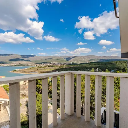Villa Ivanovi Dvori *