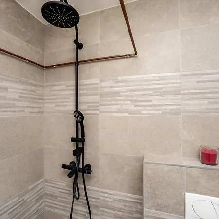 Ivanovi Dvori فيلة بنكوفاتش