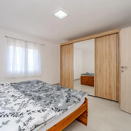 فيلة Ivanovi Dvori *