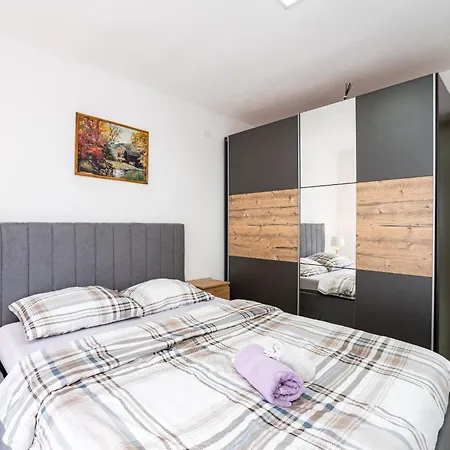 Ivanovi Dvori فيلة بنكوفاتش