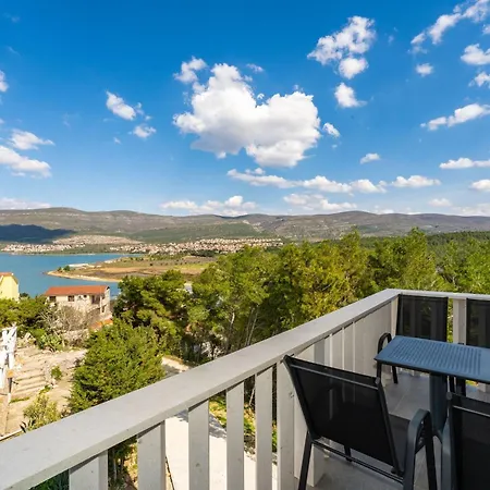 Ivanovi Dvori Villa *