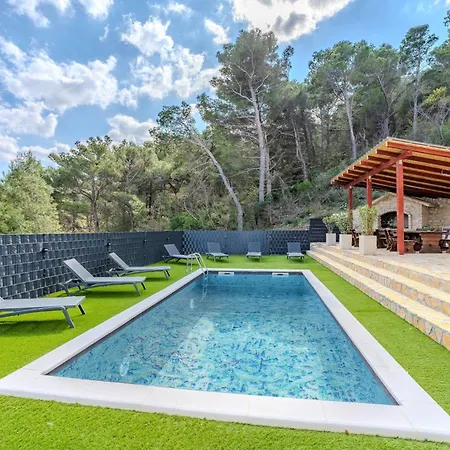 Ivanovi Dvori * بنكوفاتش