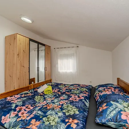 فيلة Ivanovi Dvori