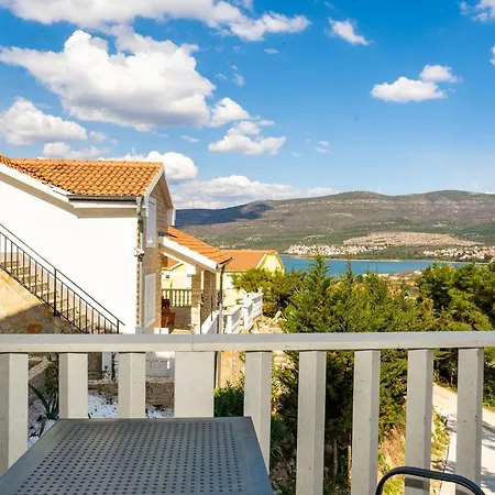 فيلة Ivanovi Dvori بنكوفاتش