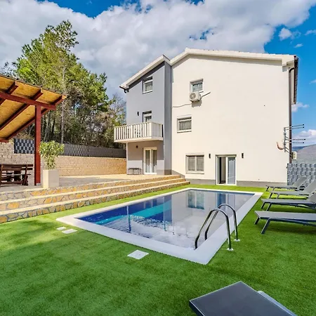 Ivanovi Dvori فيلة بنكوفاتش