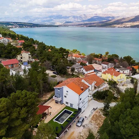 Ivanovi Dvori فيلة بنكوفاتش