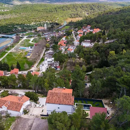 Ivanovi Dvori *