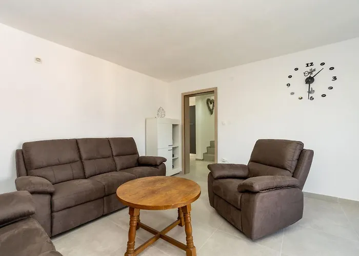 Ivanovi Dvori Вилла Бенковац