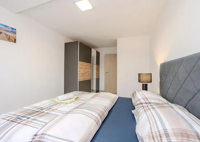 Ivanovi Dvori Вилла Бенковац