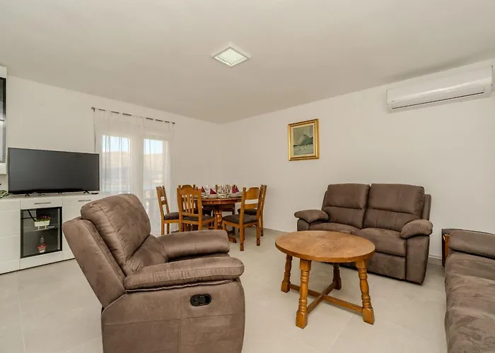 Ivanovi Dvori Вилла Бенковац