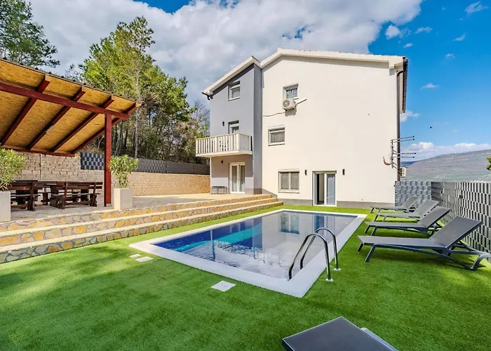 Ivanovi Dvori Вилла Бенковац